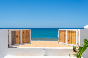 Beach front right on the Sand Luxury semi-detached 3 bed Villa